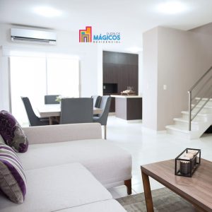 Sala, comedor, cocina y esacaleras